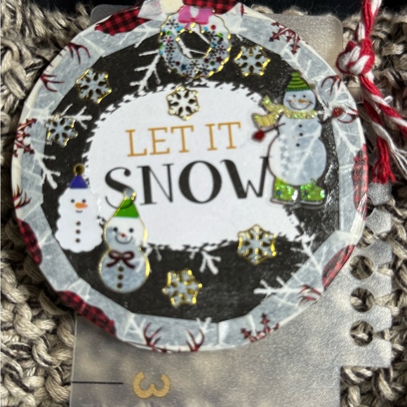 A Set of 4 New Unique Handmade 2.75”x2.75” Wooden Christmas Tree Ornaments $32 - Picture 9 of 12